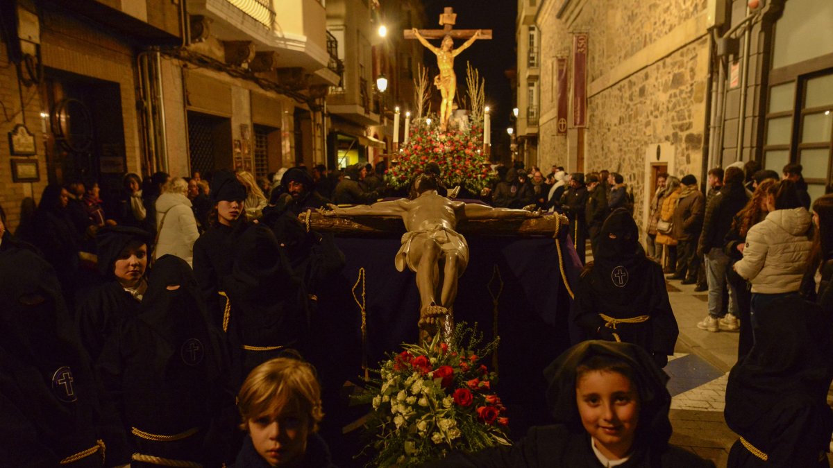 Un momento del Vía Crucis Procesional de La Bañeza.