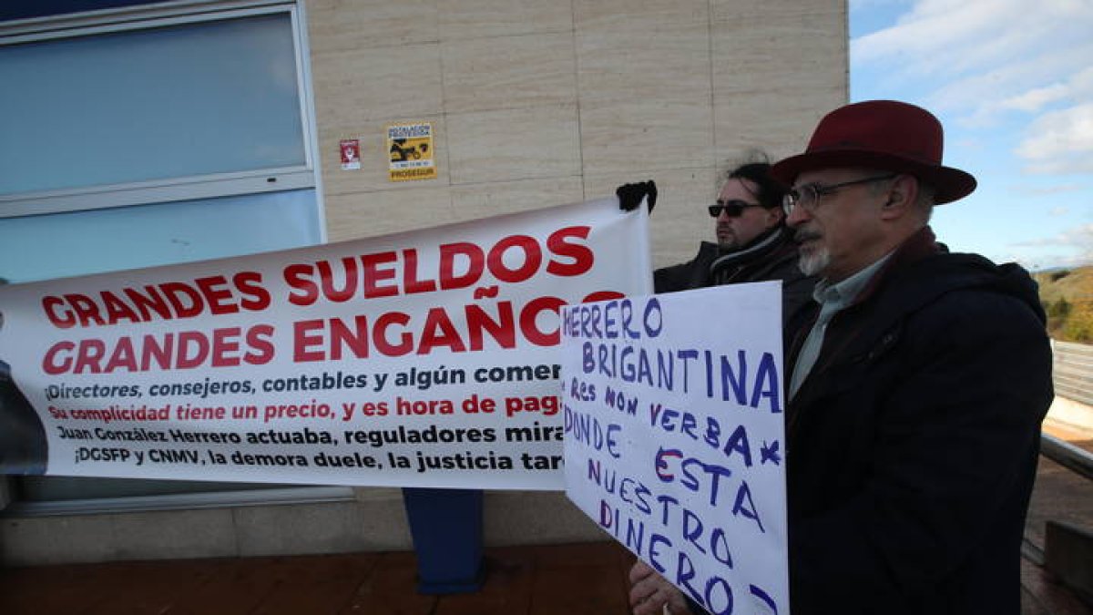 Protestas Herrero Brigantina