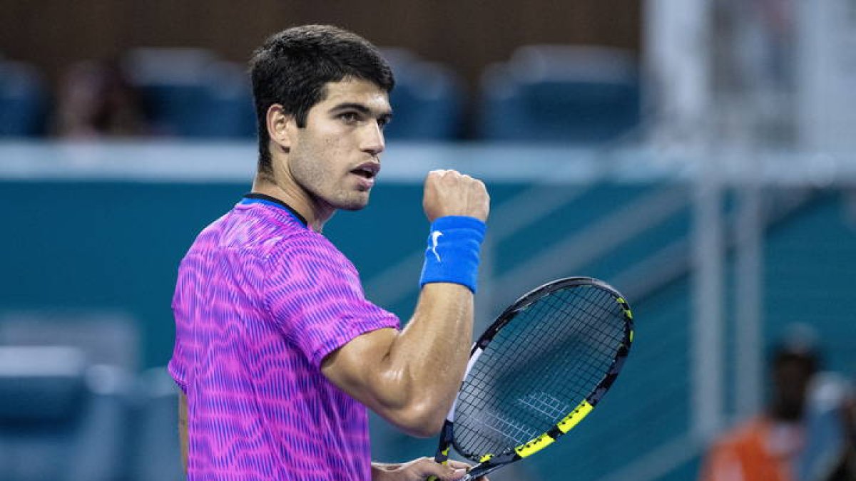 Alcaraz celebra su triunfo ante Lorenzo Musetti en Miami. EFE