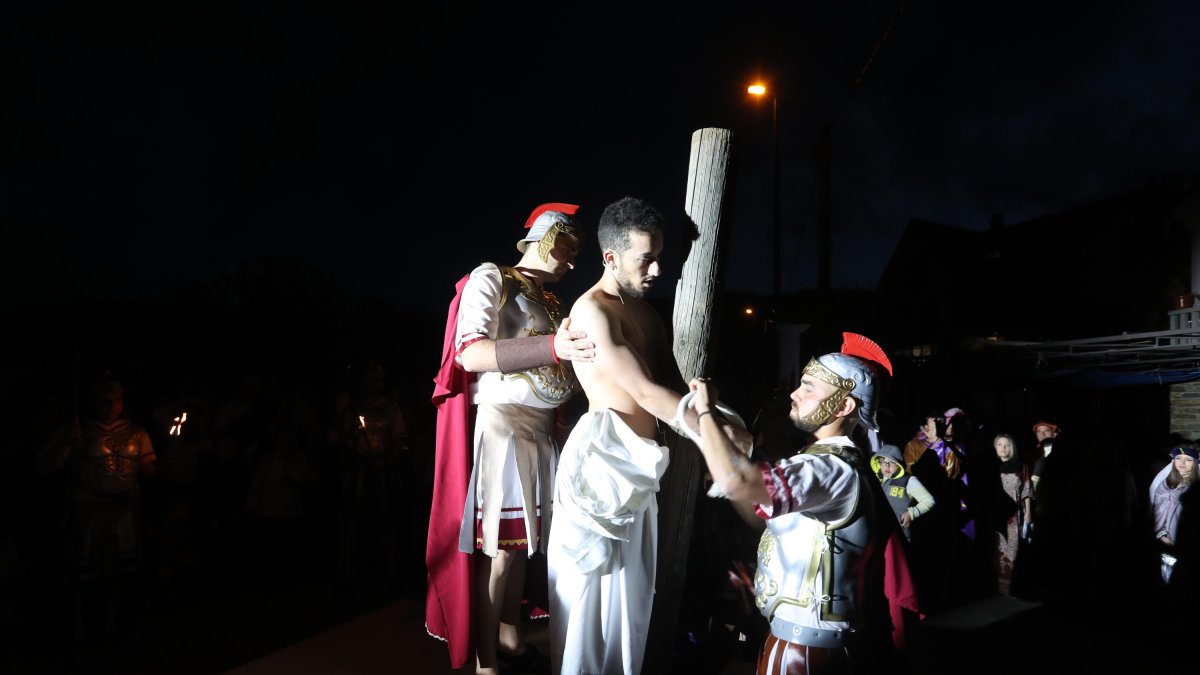 Imagen de una edición anterior de la Pasión de Jesús, en Corullón.