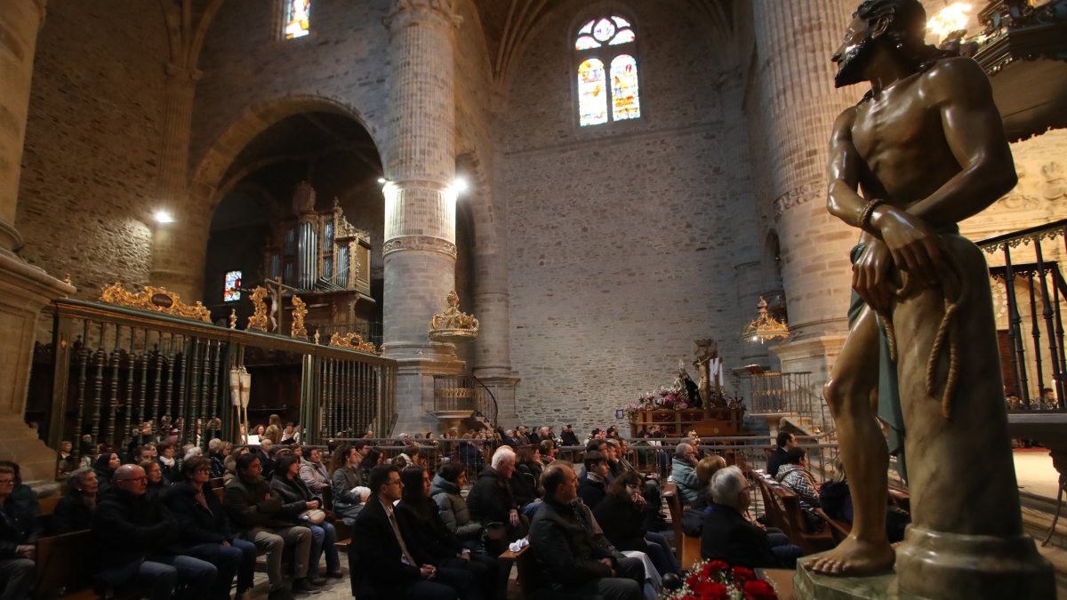 Las imágenes de la Eucaristía de la Cena del Señor en Villafranca del Bierzo.