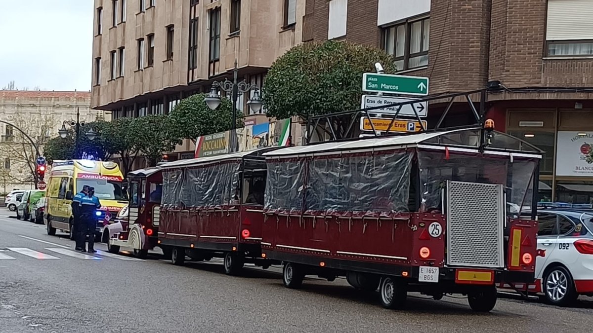 El tren turístico, en Gran Vía  de San Marcos.