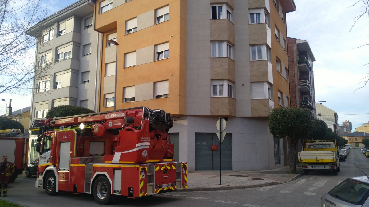 Imagen del incendio, cedida por el Ayuntamiento de Ponferrada.