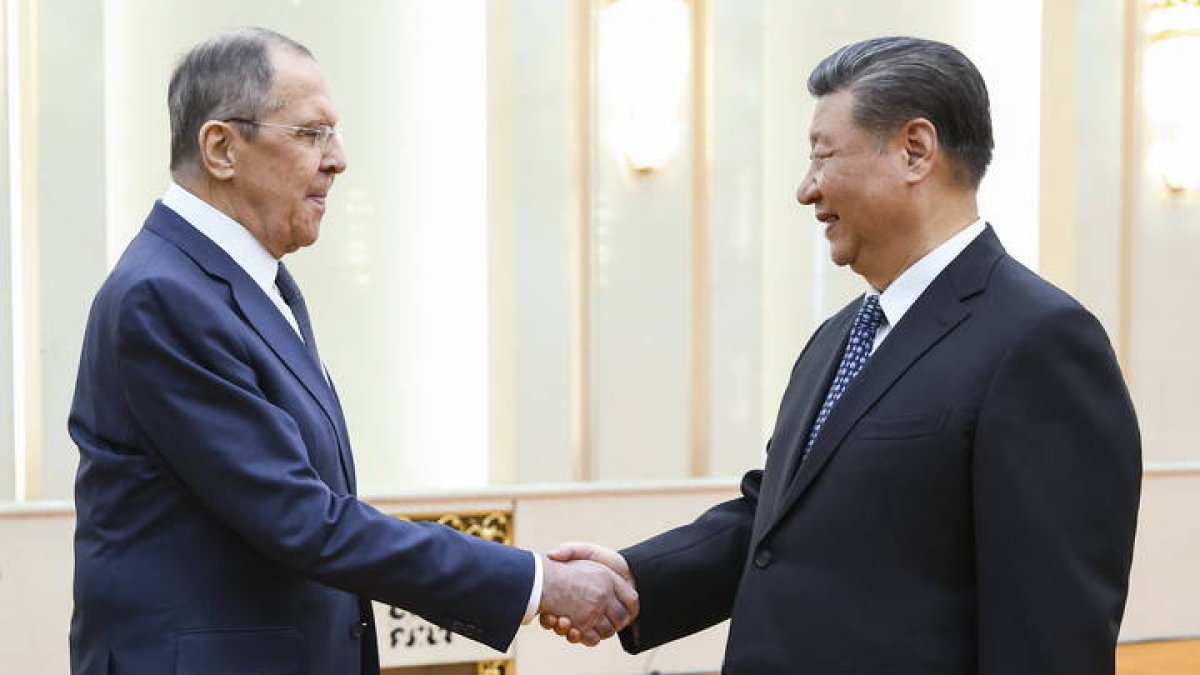 Sergey Lavrov con Xi Jinping. (Rusia)