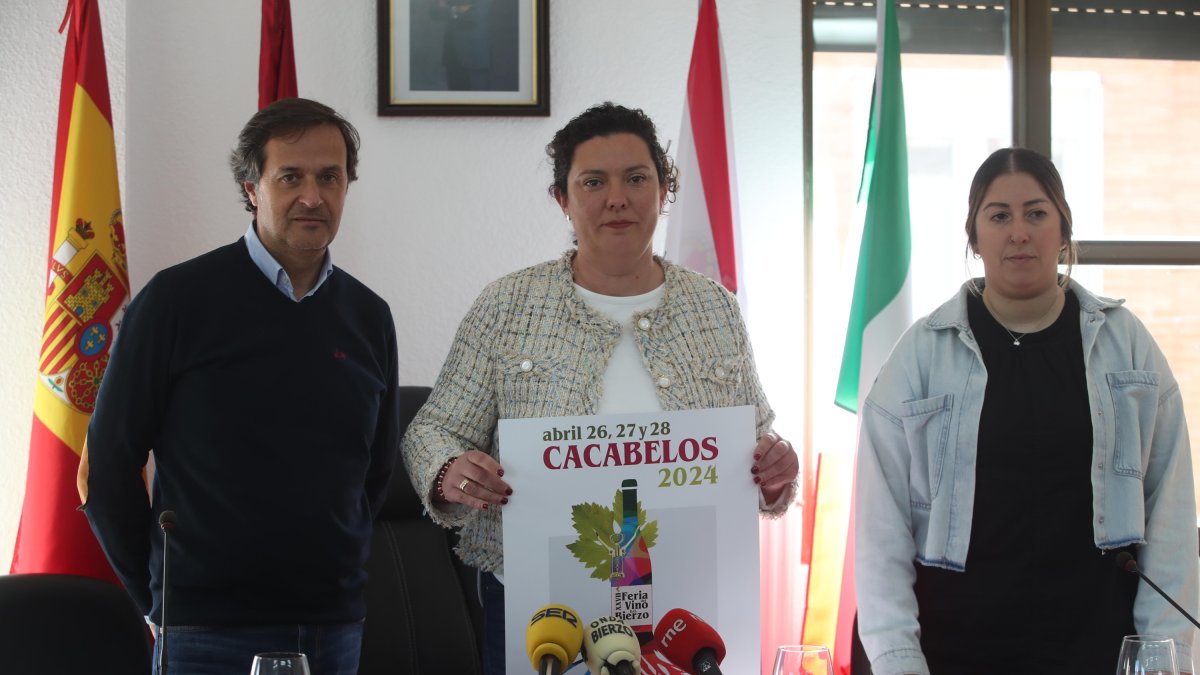 Adelino Pérez, Tania Martínez e Irene González, en la presentación de la feria.