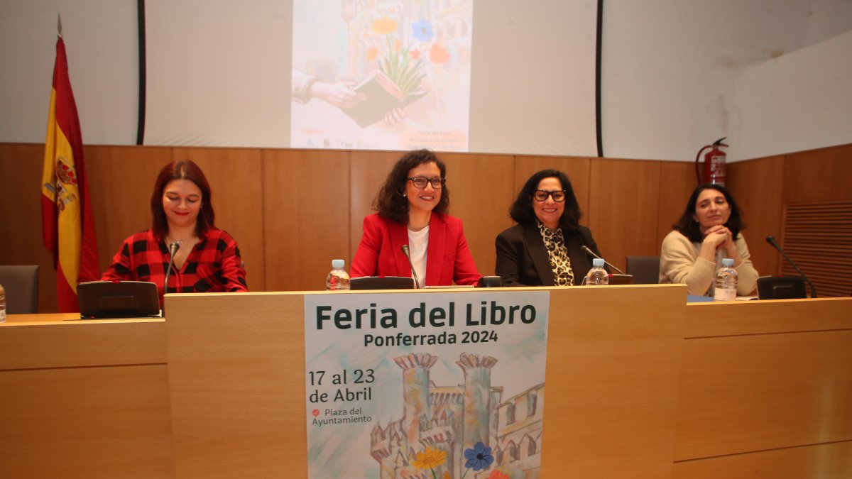 Ana Belén Mauriz, Lidia Coca, Marta Quiñones y Mónica Sánchez presentaron la Feria del Libro de Ponferrada en el Museo de la Radio