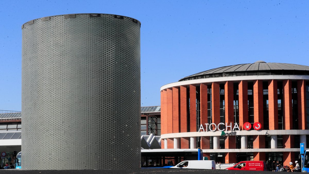 Imagen de archivo del ya desmantelado Monumento a los caídos en el 11M en la Estación de Madrid-Puerta de Atocha-Almudena Grandes en Madrid. EFE/ Fernando Alvarado