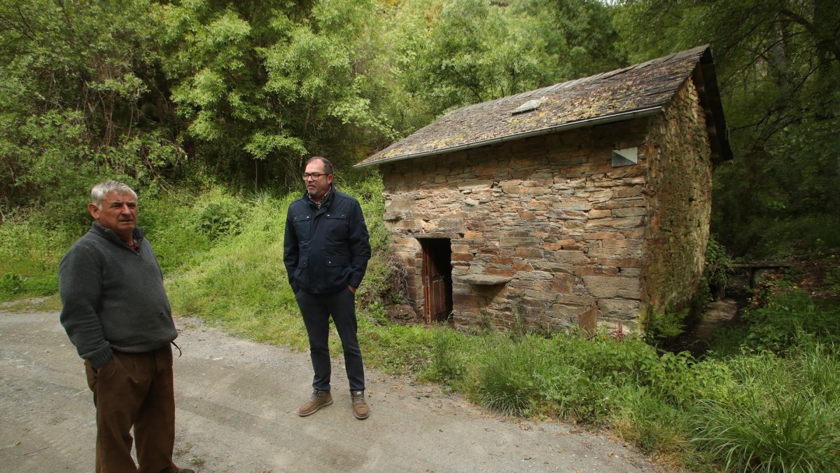 Imagenes del molinero harinero, el palomar cuadrado y el pueblo de Espanillo.