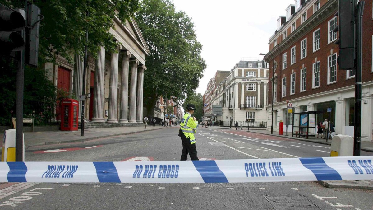 Imagen de archivo de un cordón policial en Londres. EFE/Lindsey Parnaby.