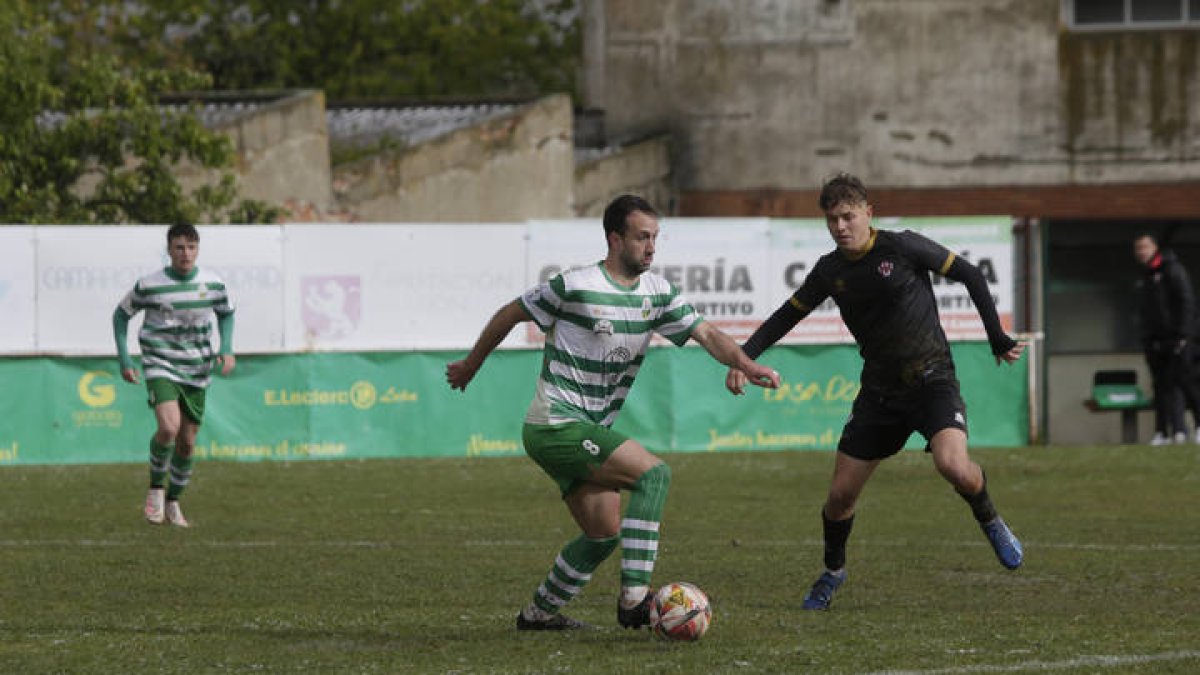 La Virgen y Atlético Bembibre saldaron su pulso con empate a uno.