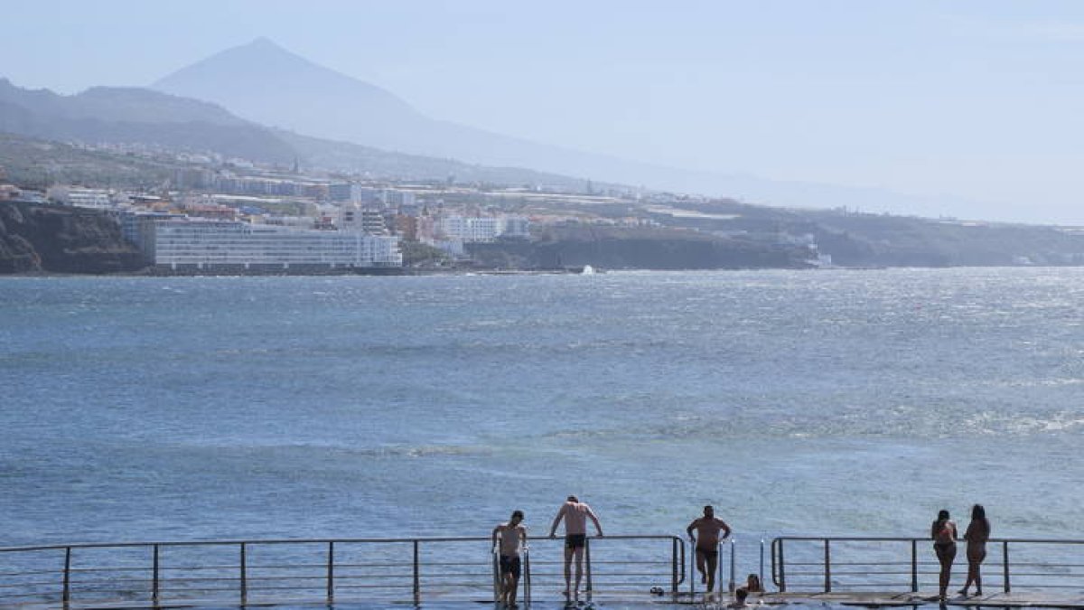 La piscina natural del Arenisco, situada en La Laguna (Tenerife), es una de las 60 playas de Canarias galardonadas con la Bandera Azul 2024.