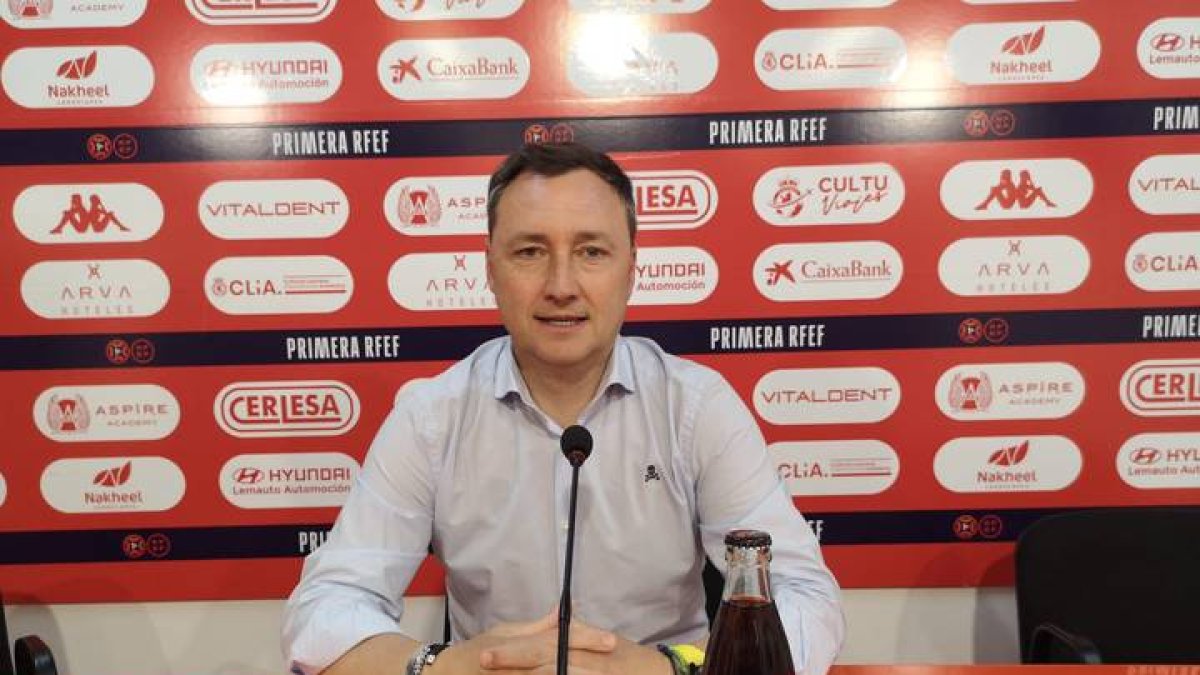 Raúl Llona, en la previa del partido ante el Teruel.