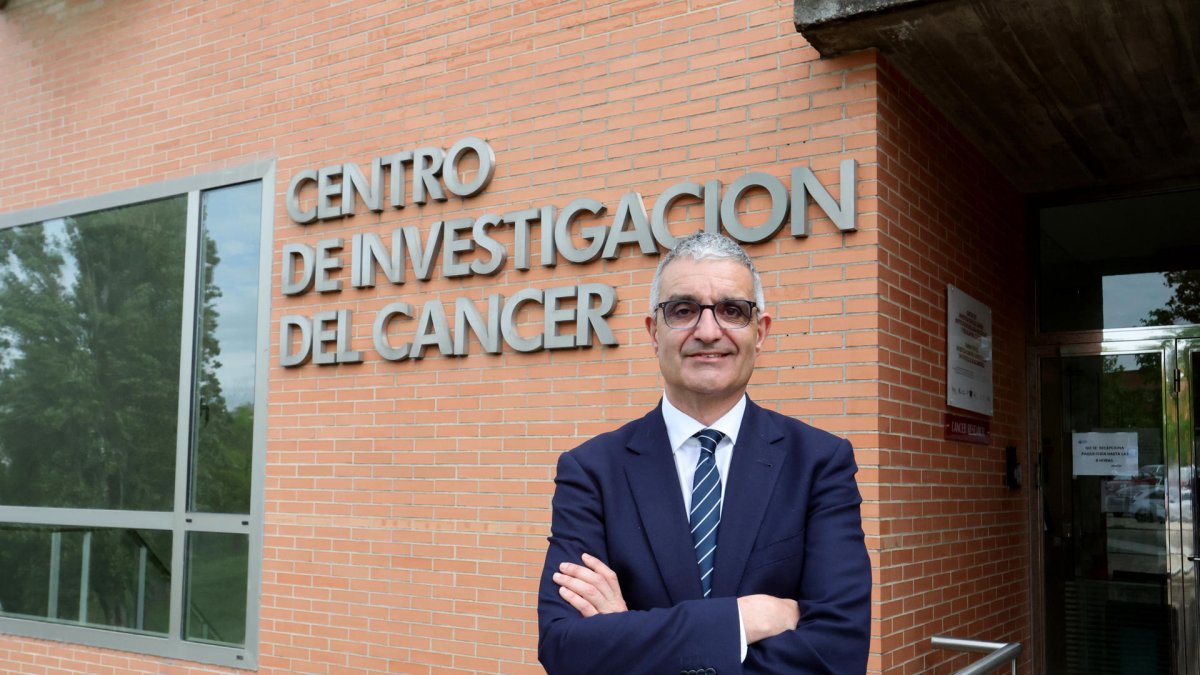 El director científico del Centro de Investigación del Cáncer (CIC-CSIC), Xosé R. Bustelo, ha llamado en una entrevista con EFE a 