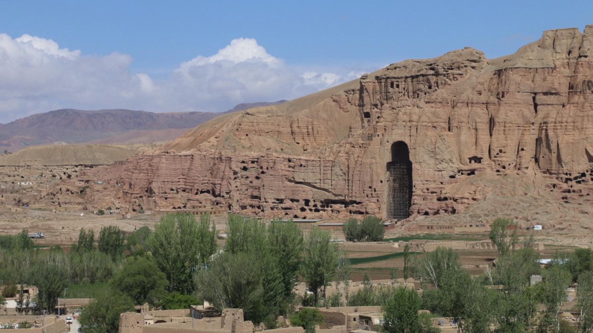 Las ruinas de una estatua de Buda de 1.500 años de antigüedad en Bamiyán, Afganistán, 18 de mayo de 2024, donde tres ciudadanos españoles murieron en un ataque en Bamiyán, capital de la provincia homónima en el centro de Afganistán, según informó el 17 de mayo el portavoz del Ministerio del Interior talibán. Ningún grupo se había atribuido todavía la responsabilidad del ataque. Bamiyán es un sitio del Patrimonio Mundial de la Unesco donde se encuentran los restos de las dos estatuas gigantes de Buda que fueron destruidas por los talibanes en 2001. EFE/STRINGER