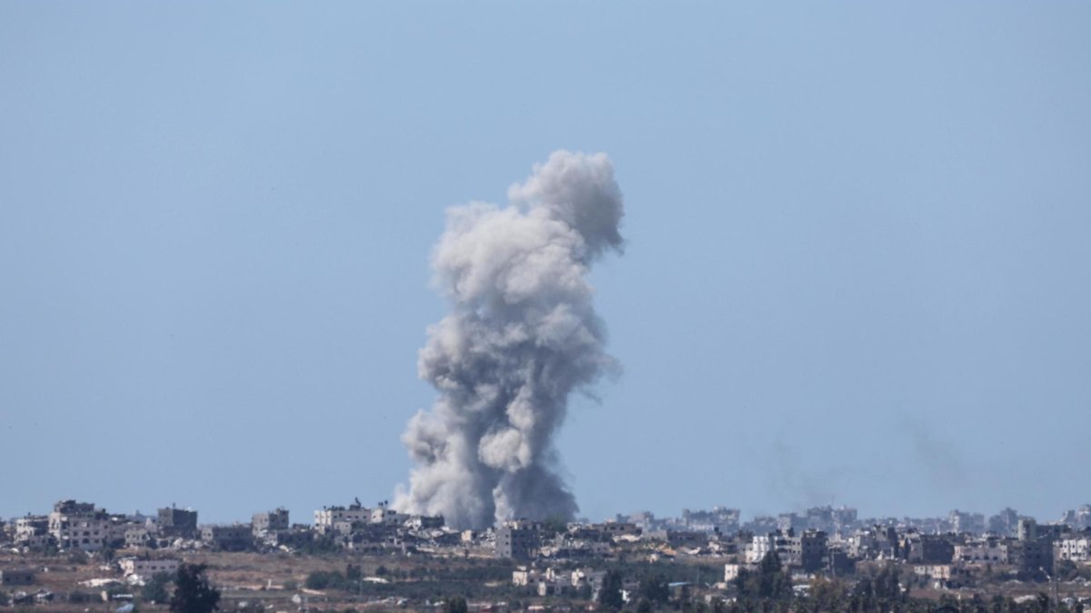 Imagen de 14 de mayo de 2024 de un bombardeo israelí en Yabalia. EFE/EPA/ATEF SAFADI