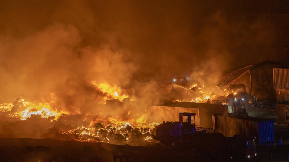 Imagen del incendio en el vertedero de Zonzamas (Lanzarote). EFE/Adriel Perdomo