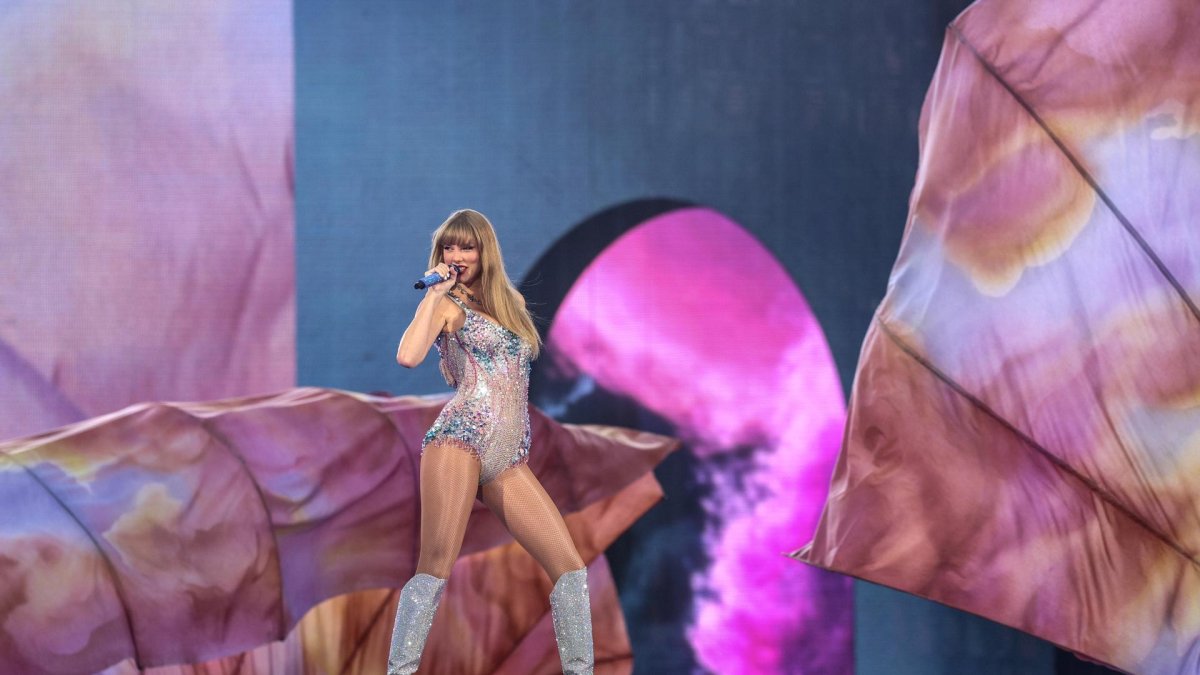 Imagen de la semana pasada de la cantante Taylor Swift durante su actuación en la ciudad de Lisboa, dentro de la gira actual The Eras Tour. (Lisboa) EFE/EPA/MIGUEL A. LOPES EDITORIAL USE ONLY. NO BOOK COVERS