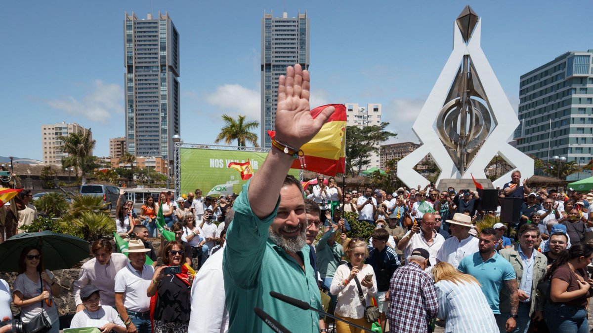 El líder de Vox, Santiago Abascal, en un mitin, hoy, en Santa Cruz de Tenerife. EFE/ Ramón De La Rocha