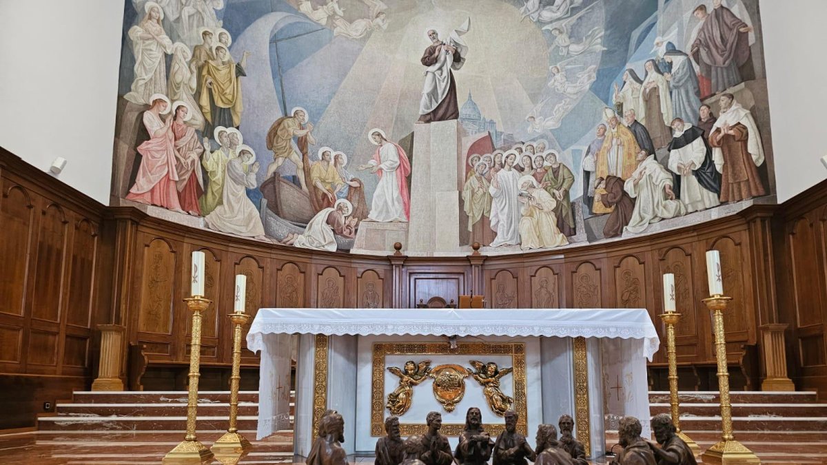 El conjunto escultórico obra de Federico Coullaut-Varela, en la iglesia de San Pedro de Ponferrada