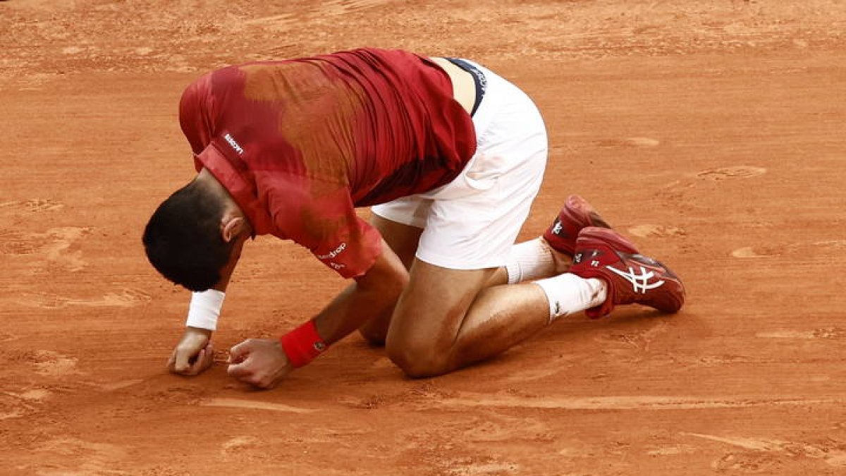 Djokovic se retira de París por lesión.