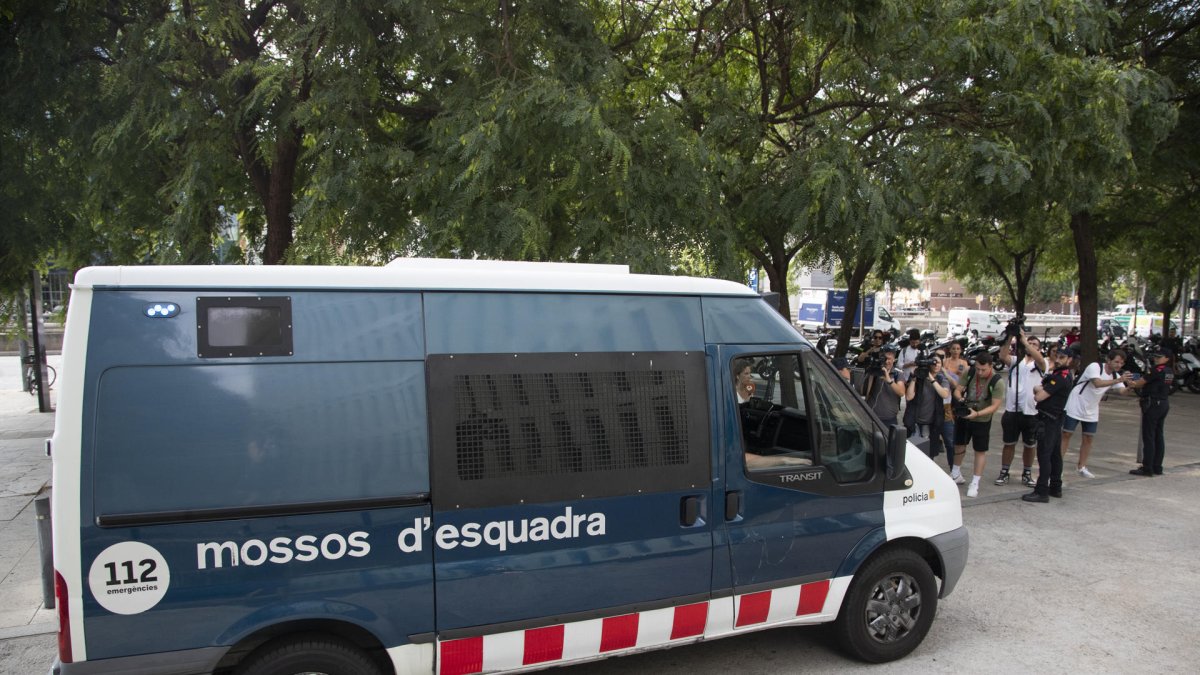 Imagen de archivo de un furgón de los Mossos d'Esquadra. EFE/ Marta Pérez