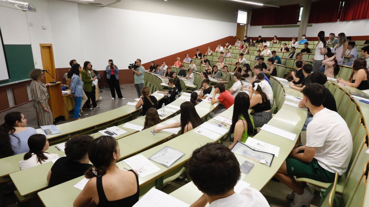 La Universidad examina a 1.979 alumnos de Secundaria y de Formación Profesional.