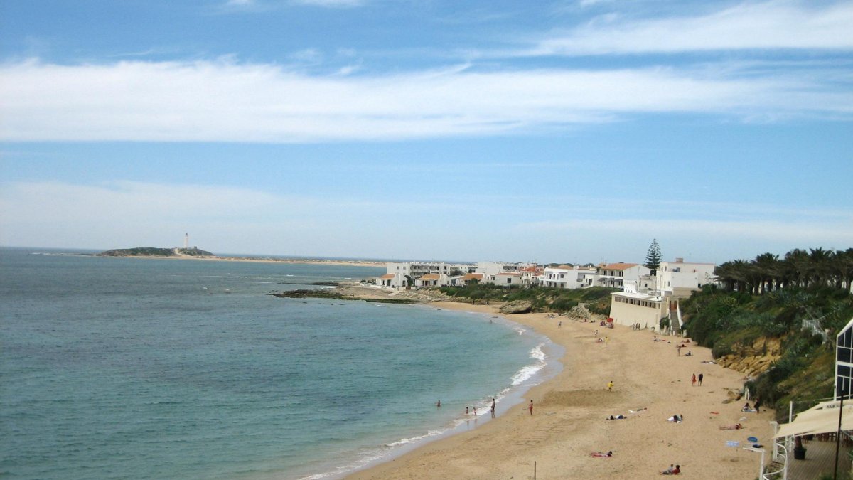 Imagen de archivo de la playa de Los Caños de Meca, en el municipio de Barbate, (Cádiz).  EFE/Paloma Puente