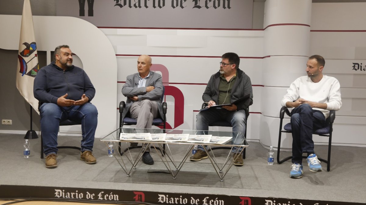 Participantes en la primera tertulia