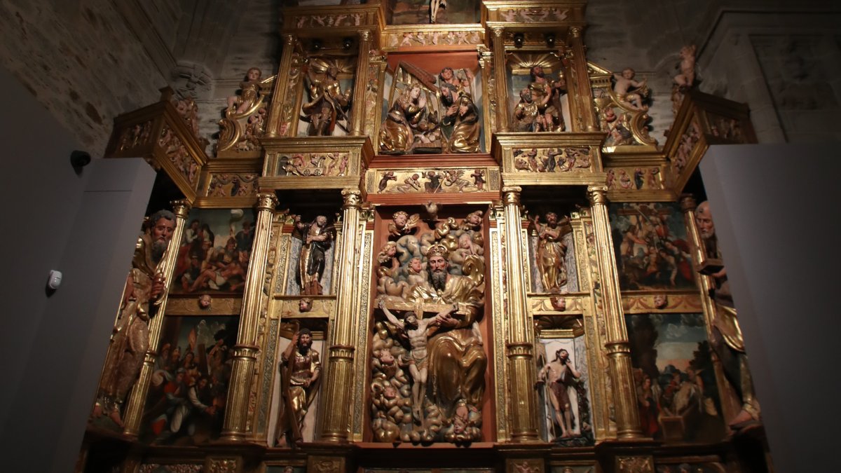 El retablo de la Colegiata de Villafranca también forma parte de la muestra.