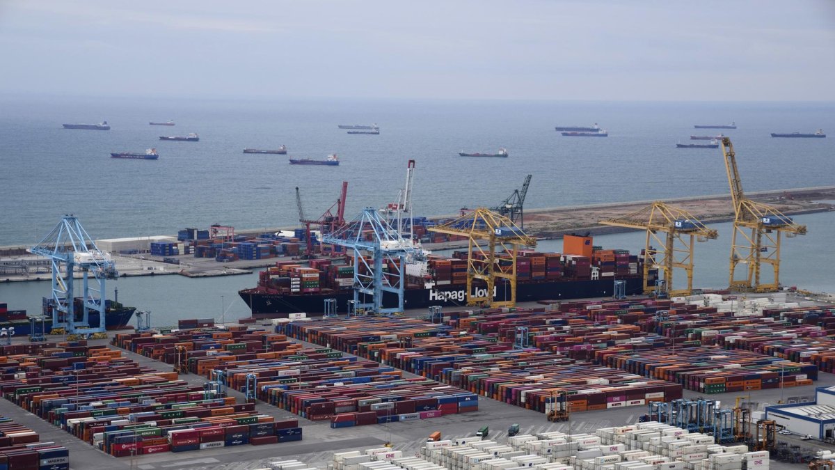 Imagen de archivo de la terminal de contenedores del Puerto de Barcelona. EFE/Alejandro García.