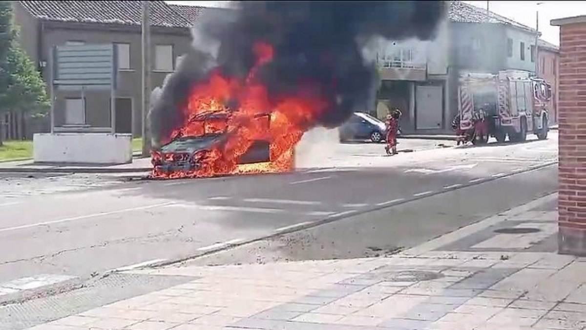 Arde un vehículo en Villamañán