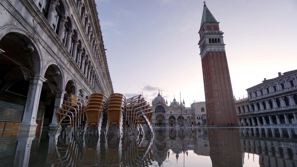 Imagen de archivo de la Plaza de San Marcos de Venecia en una inundación. EFE/EPA/ANDREA MEROLA