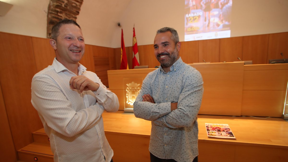 Rubén Fernández y David Pacios, en el Museo de la Radio.