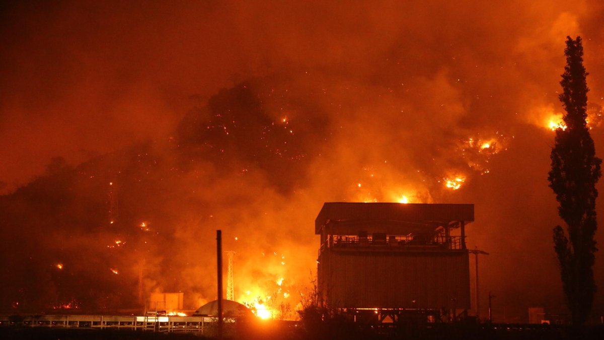 Imagen de archivo de un incendio forestal en Turquía. EFE/EPA/ALI BALLI