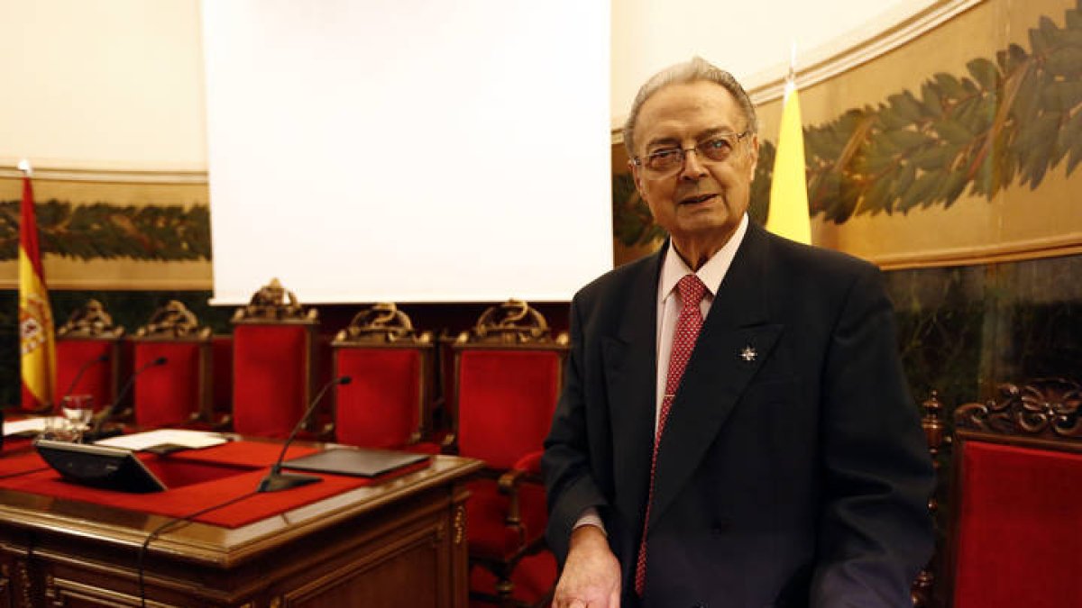 Guillermo Suarez, en Academia de Medicina de Madrid donde abordó la problemática del ébola.