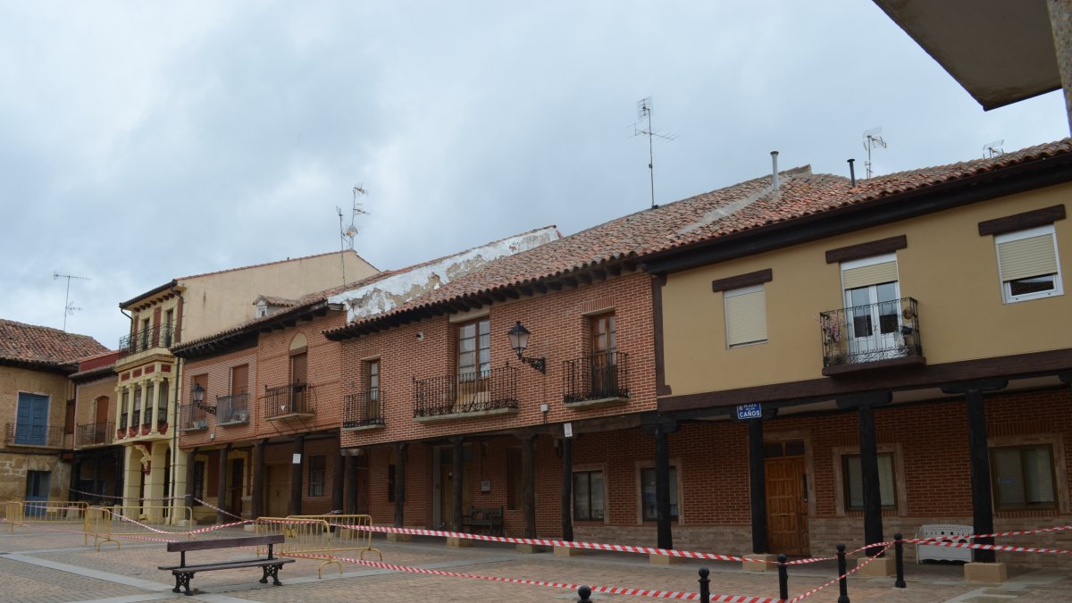 Imagen de las casas afectadas en la antigua Plaza Mayor de Valderas