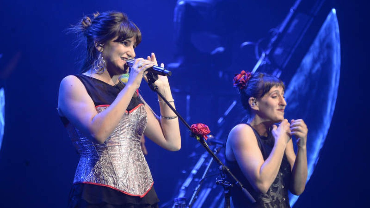 La cantante albaceteña Rozalén durante el concierto que ofreció en el Palaio de Exposiciones.