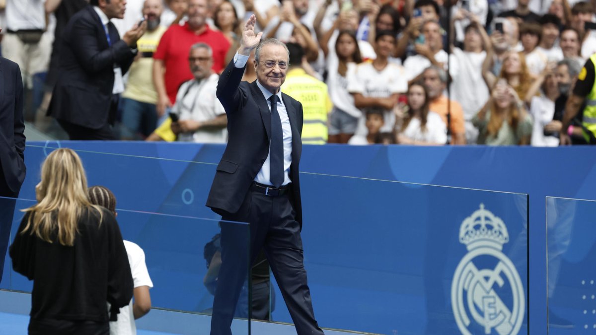El presidente del Real Madrid, Florentino Pérez durante la presentación del francés Kylian Mbappé como nuevo jugador del club. EFE/Chema Moya