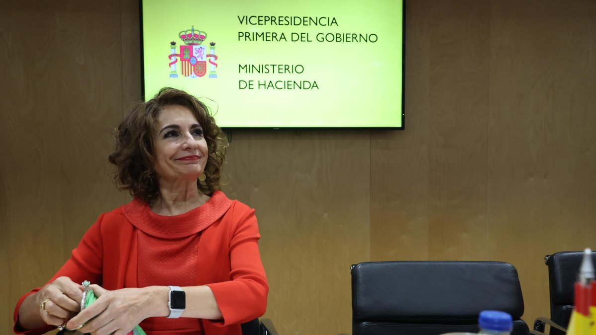 La vicepresidenta primera del Gobierno y ministra de Hacienda, María Jesús Montero. EFE/ Kiko Huesca