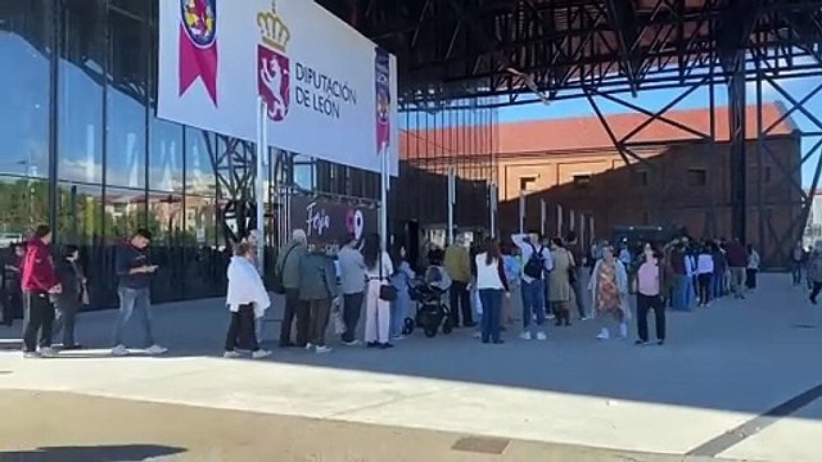 Colas en la Feria de los Productos de León