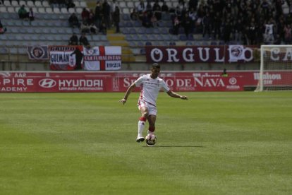 Las internadas por banda de Víctor García fueron continuas, pero el gol no llegó.