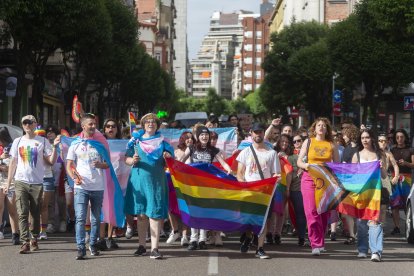 El desfile lúdico por las calles de León, este viernes.