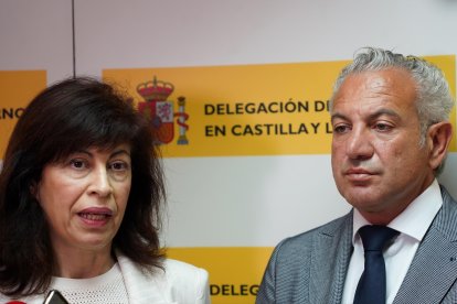 La ministra de Igualdad, Ana Redondo, junto al delegado del Gobierno en la comunidad, Nicanor Sen, esre sábado.