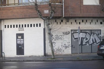Locales comerciales cerrados en la ciudad de León.