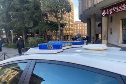 Una patrulla en el lugar en el que ocurriron los hechos.