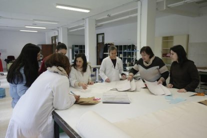 Alumnas del ciclo de Confección y Moda que se estrenó este curso en el Bellido.