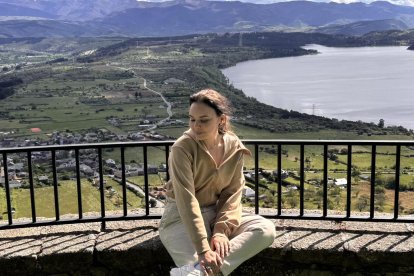 Chenoa, en una foto que ha colgado en sus redes sociales con el pantano de Bárcena de fondo.