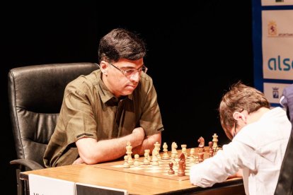Anand tuvo que recurrir a las partidas relámpago tras firmar cuatro tablas contra el joven Faustino Oro.