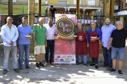 La expedición asturiana promocionó la IGP Chosco de Tineo. ACACIO