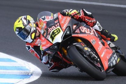 Álvaro Bautista y su Ducati Panigale han vuelto a ganar en la tercera carrera del Mundial de Superbikes.